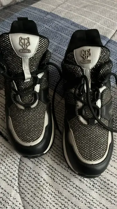 Zapatillas mujer negras y plateadas - miniatura 1