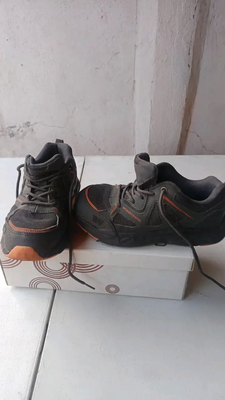 Zapatillas deportivas Winbrenner negras y naranjas