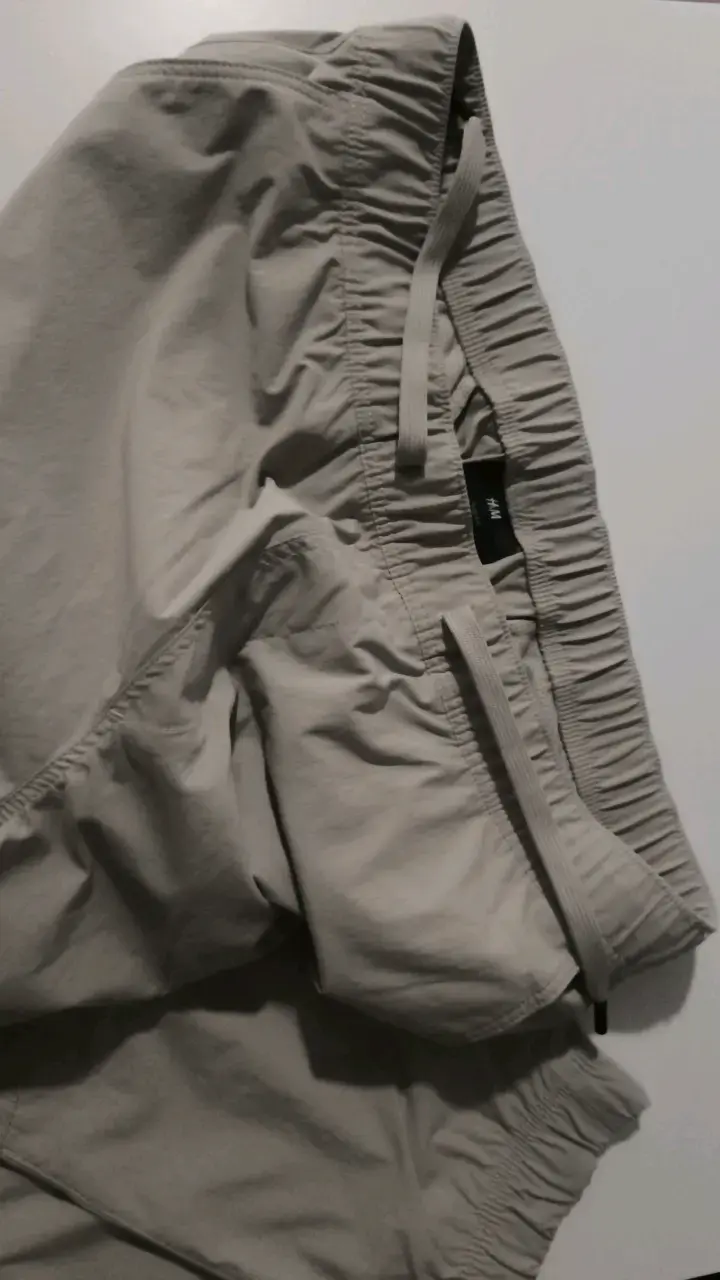 Pantalones cargo beige para hombre H&M - 2