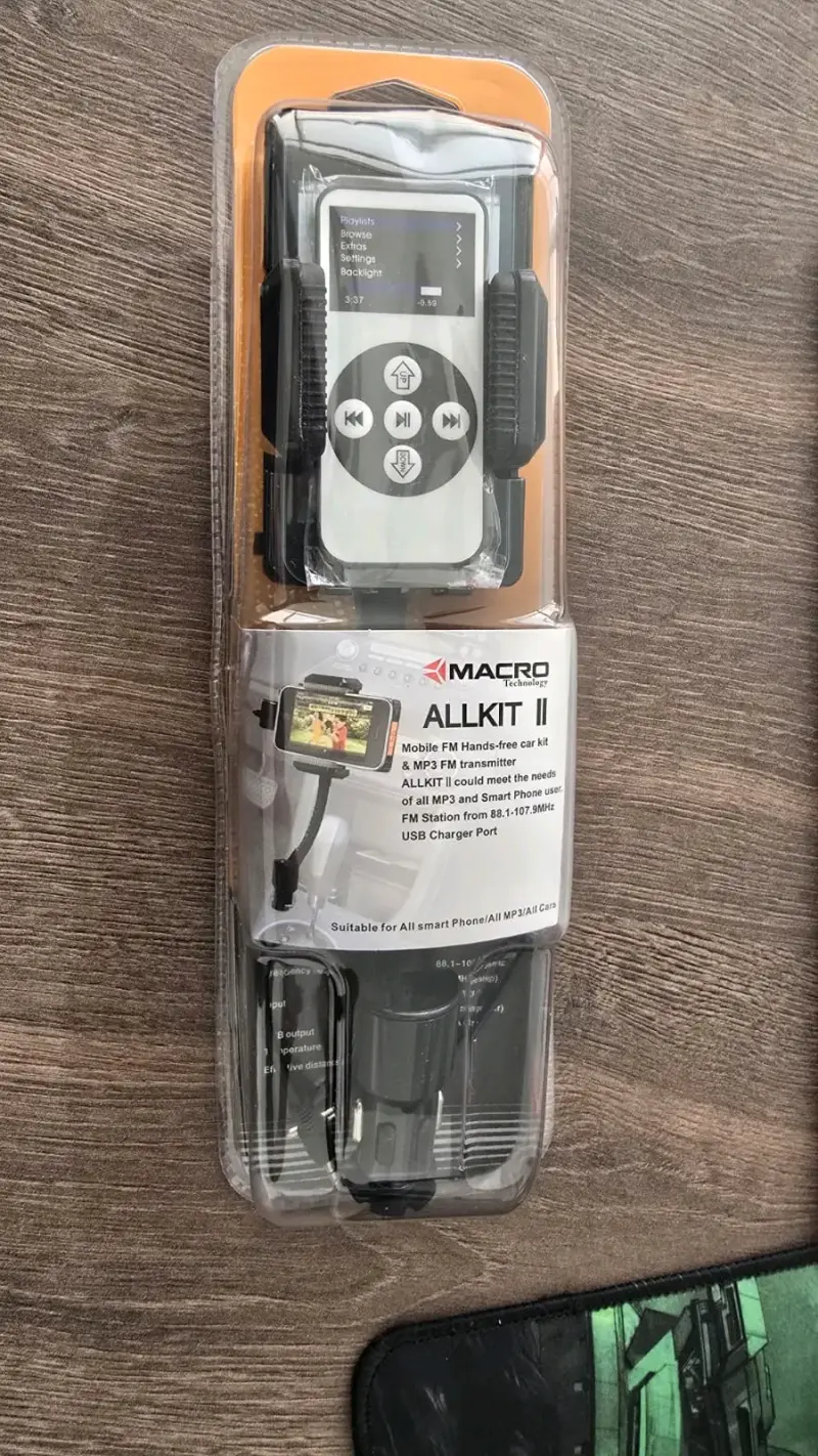 Transmisor FM y kit manos libres Macro Allkit II
