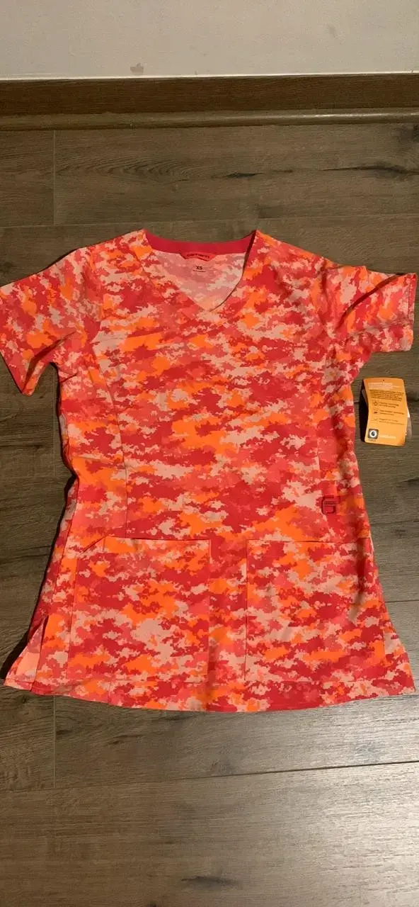 Blusa médica estampado camuflaje naranja - 1