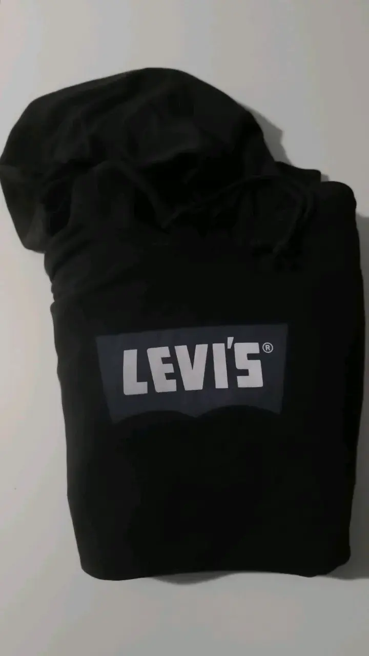 Polerón negro Levi's con capucha