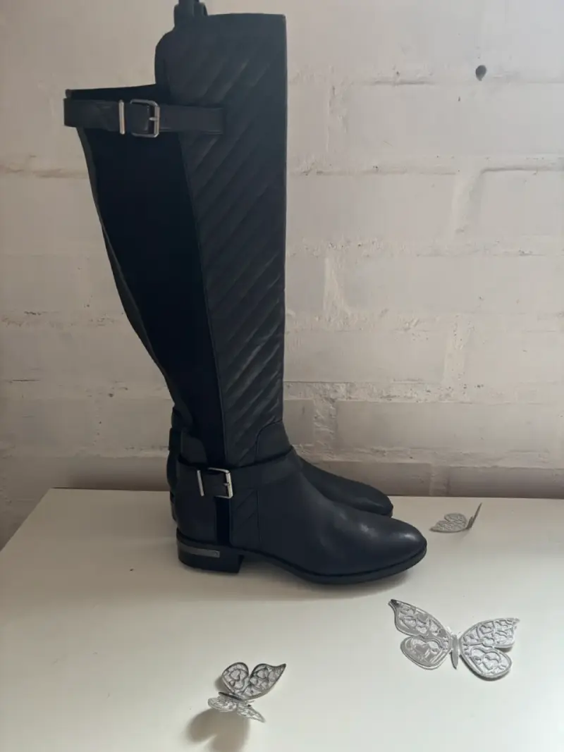 Botas Vince Camuto negras de cuero con hebilla - 2