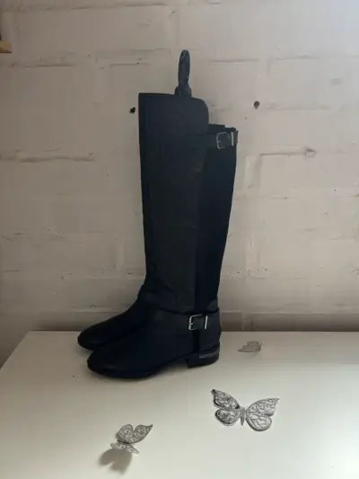 Botas Vince Camuto negras de cuero con hebilla - miniatura 3