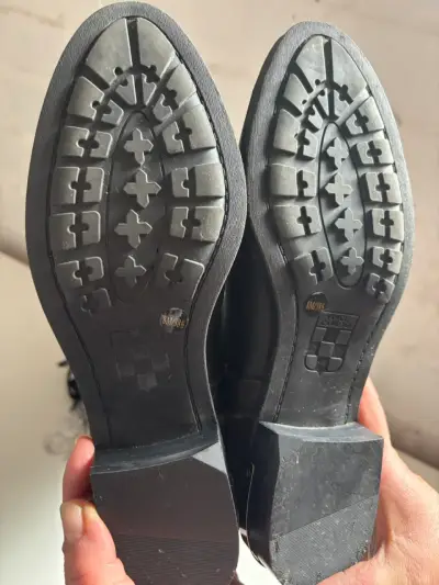 Botas Vince Camuto negras de cuero con hebilla - miniatura 4