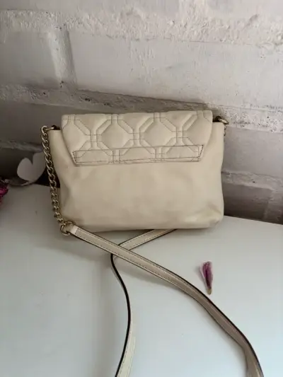 Cartera Kate Spade beige acolchada - miniatura 2