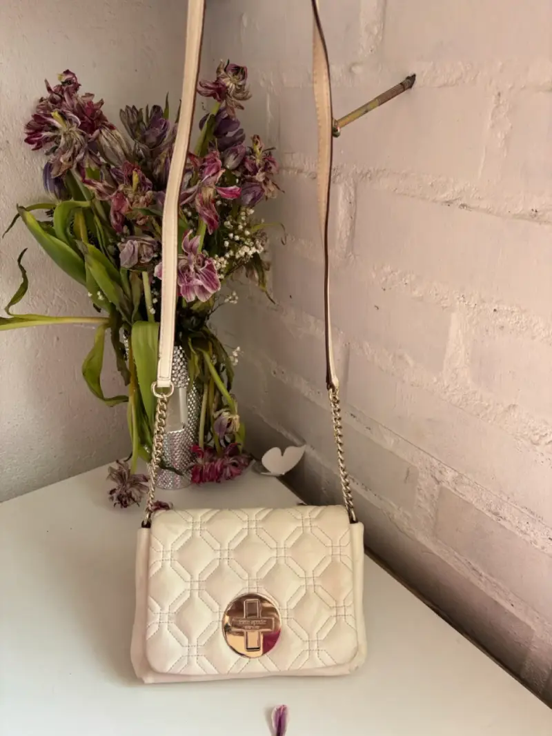 Cartera Kate Spade beige acolchada - 4