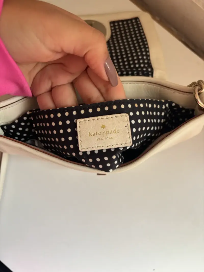 Cartera Kate Spade beige acolchada - 5