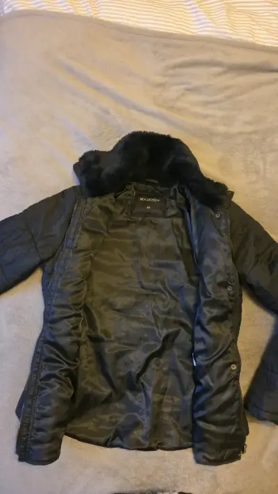 Parka negra para mujer - miniatura 2