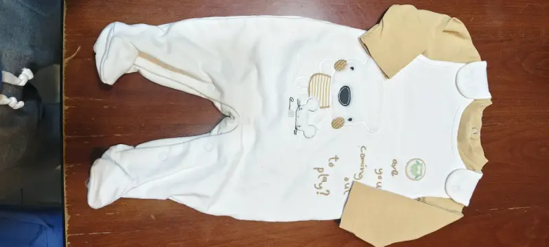 Enterito de bebé con diseño de oso