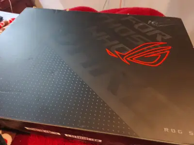Laptop gaming con teclado retroiluminado - miniatura 3