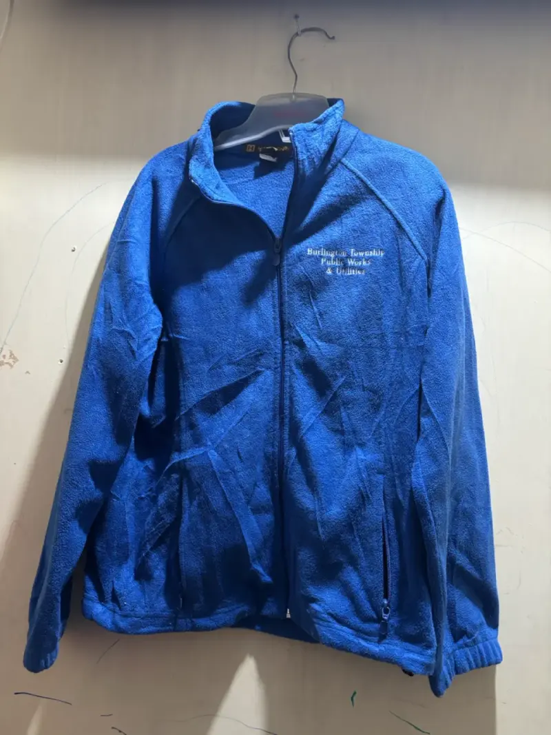 Chaqueta polar azul con cierre completo - 1