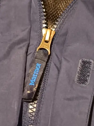 Chaqueta impermeable Marmot azul con capucha - miniatura 3