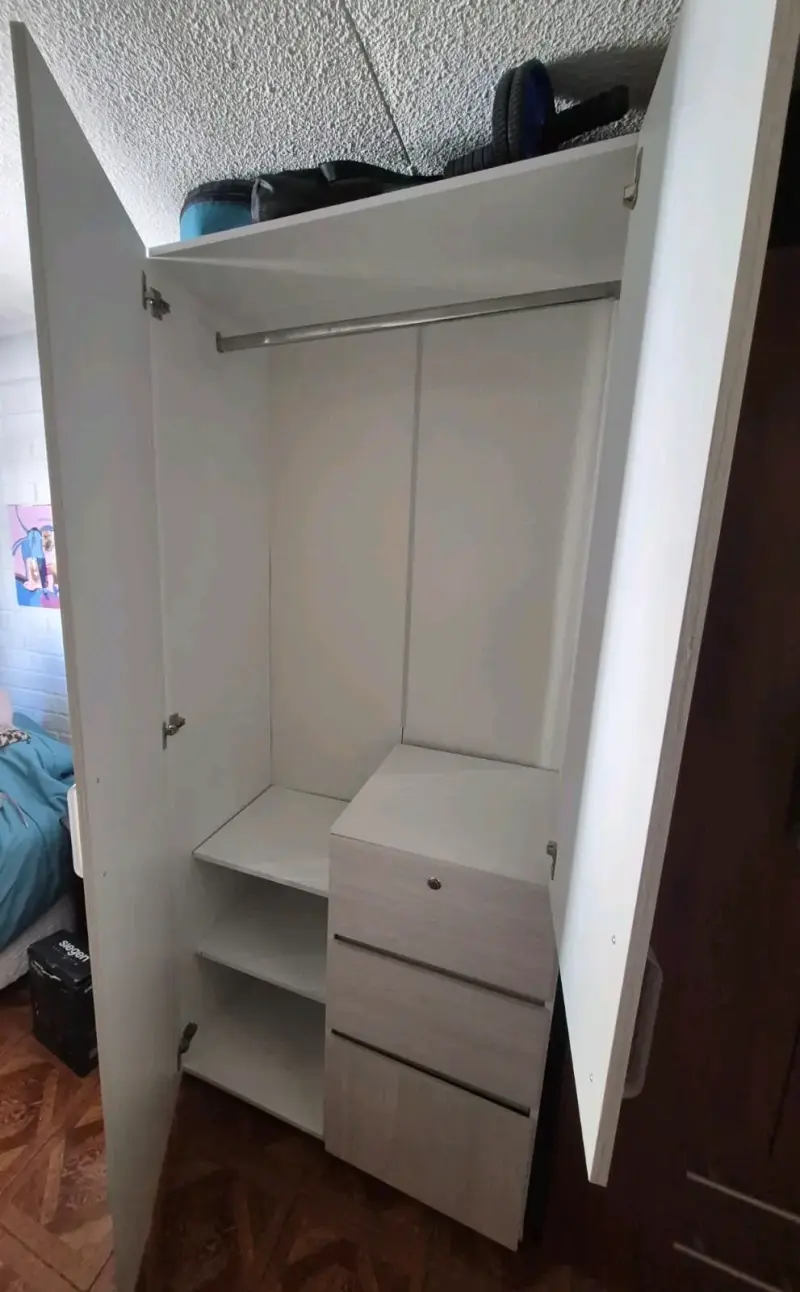Cñoset con 2 puertas y cajones - 3