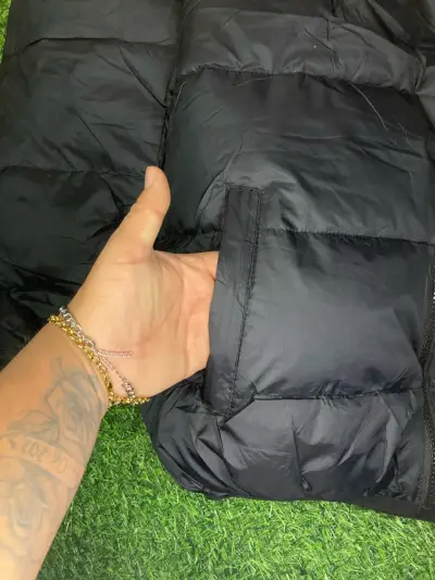 Chaqueta acolchada negra con capucha Jordan - miniatura 4