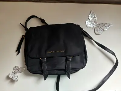 Bolso negro Marc Jacobs de diseño elegante - miniatura 1