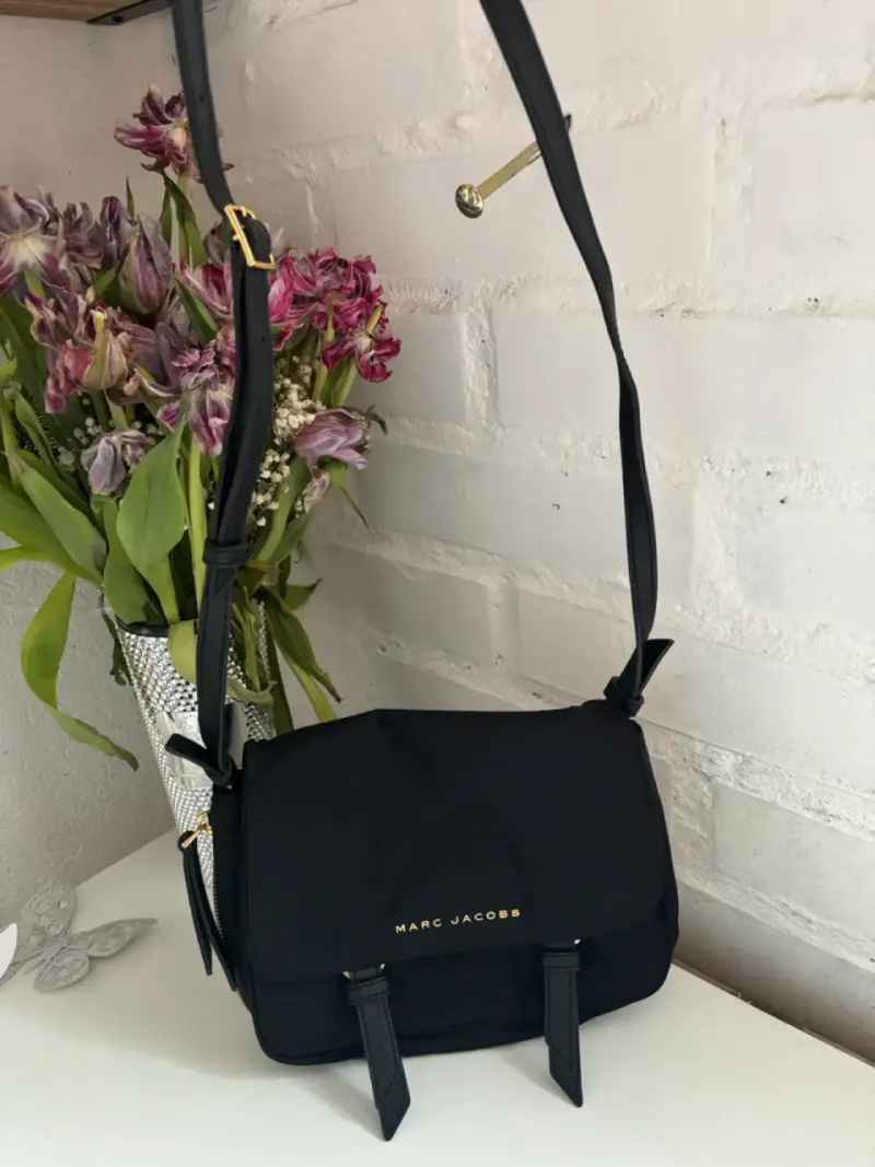 Bolso negro Marc Jacobs de diseño elegante - 2
