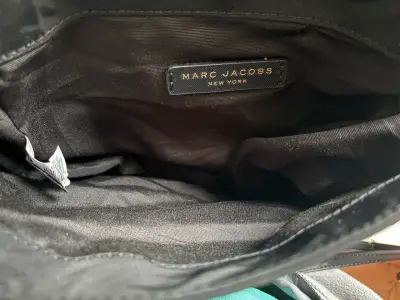 Bolso negro Marc Jacobs de diseño elegante - miniatura 5