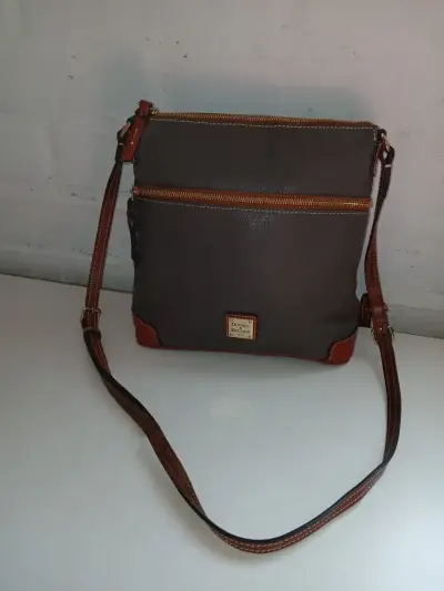 Cartera cruzada Dooney & Bourke gris - miniatura 1