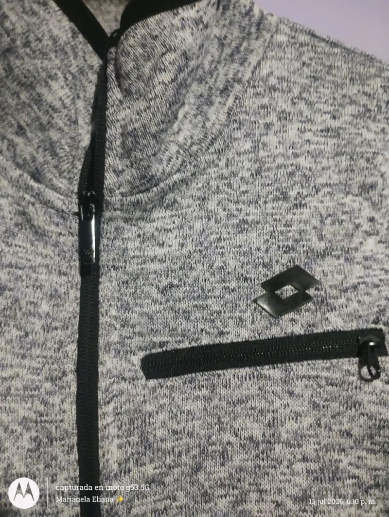 Chaqueta deportiva gris con cierre - 2