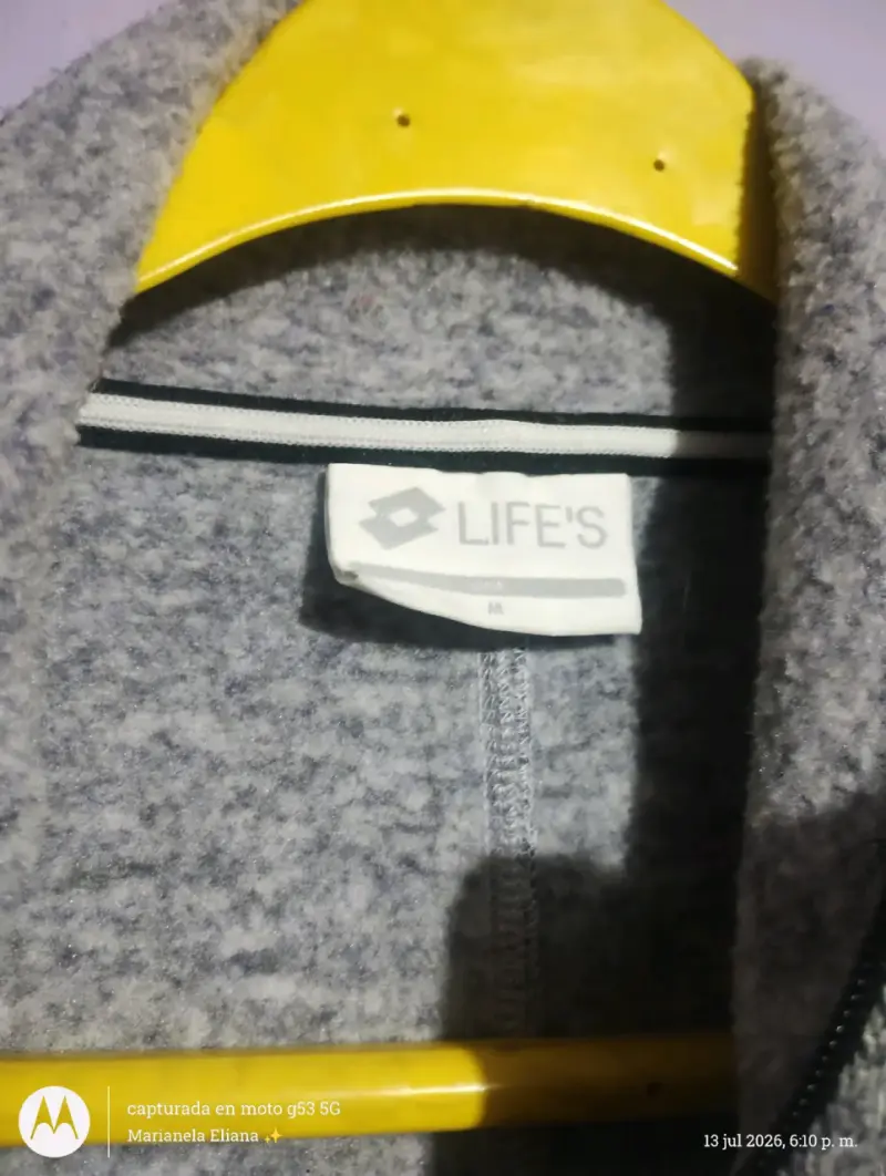 Chaqueta deportiva gris con cierre - 3