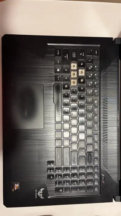Laptop ASUS negra en buen estado - miniatura 2