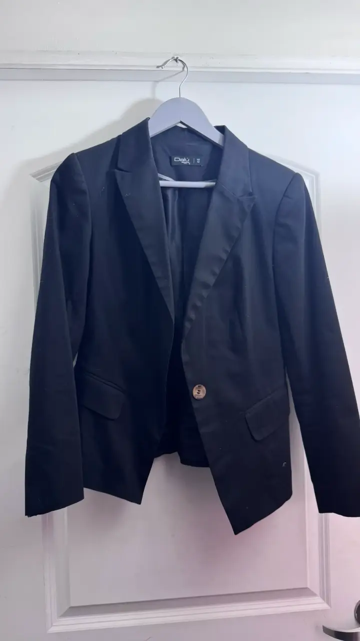 Blazer negro de mujer marca Dalu
