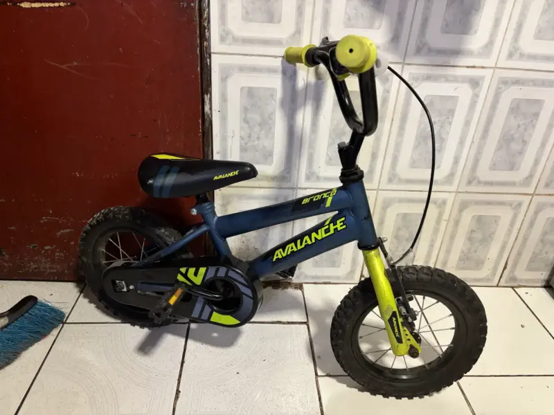 Bicicleta infantil Avalanche Bronco azul y amarilla - 1