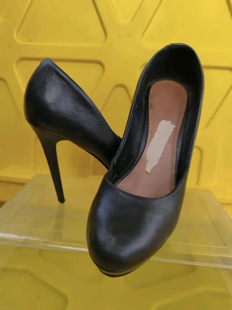 Tacones altos dorados elegantes - 2