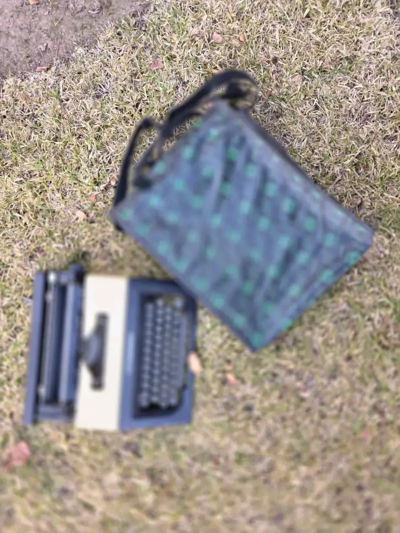 Máquina de escribir Olivetti Universitaria vintage - 3