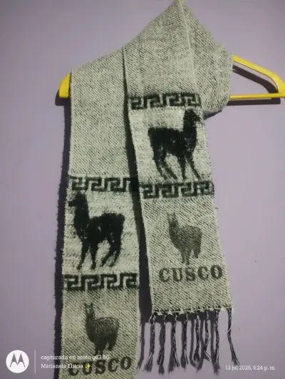 Bufanda de lana con diseño de llamas Cusco - miniatura 1