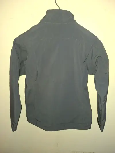Casaca Softshell Impermeable NUEVA con etiquetas - miniatura 2