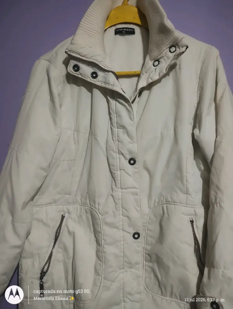 Parka blanca acolchada para invierno