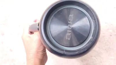 Parlante portátil Aiwa negro con asa - miniatura 2