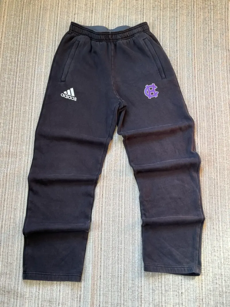 Pantalones deportivos Adidas negros con logo - 1