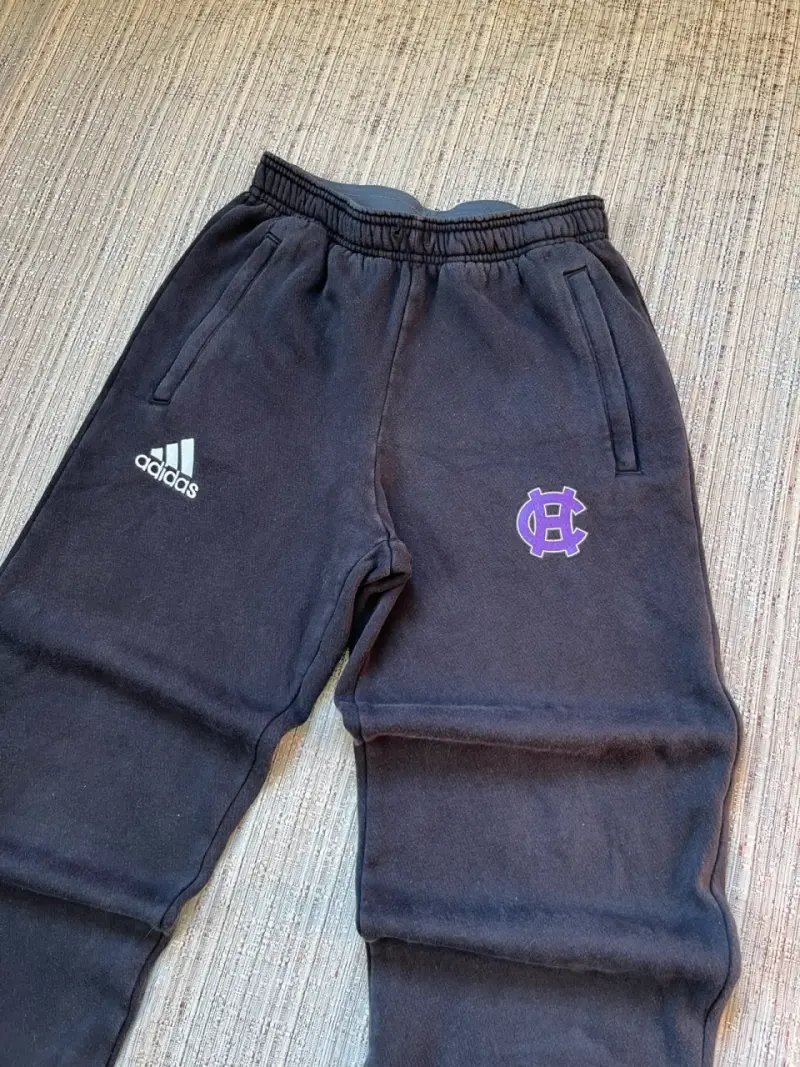 Pantalones deportivos Adidas negros con logo - 2