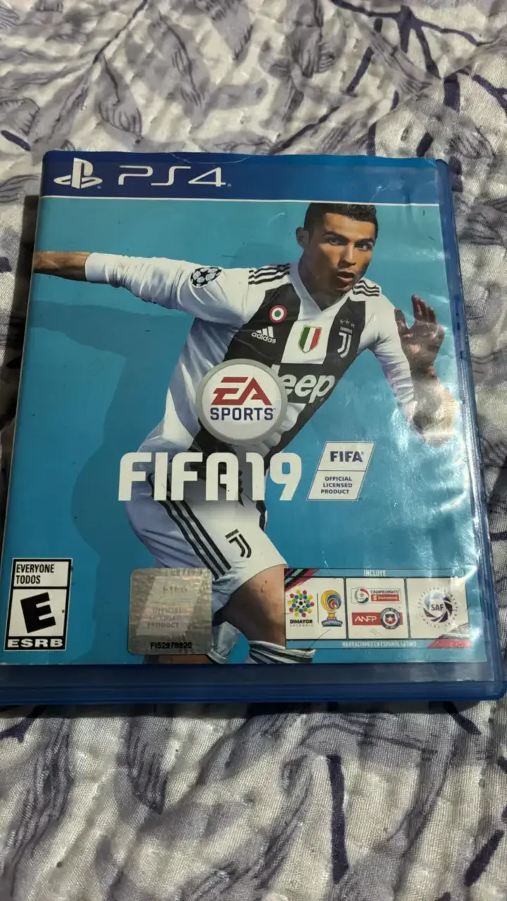 Juego FIFA 19 para PS4 en buen estado - 1