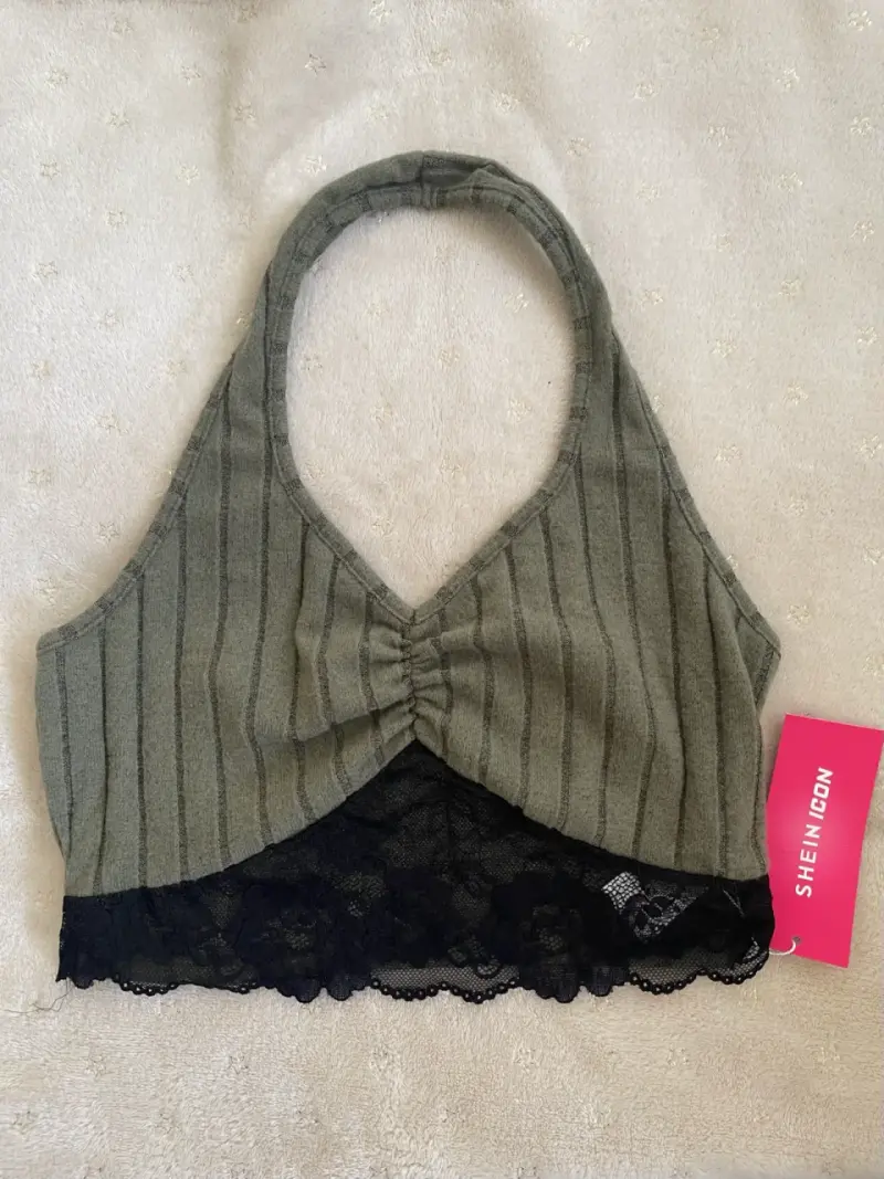 Top corto Shein con encaje - 1