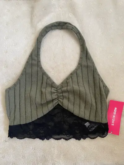 Top corto Shein con encaje - miniatura 1