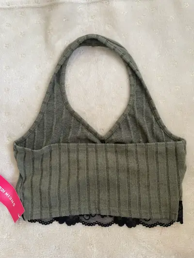 Top corto Shein con encaje - miniatura 3