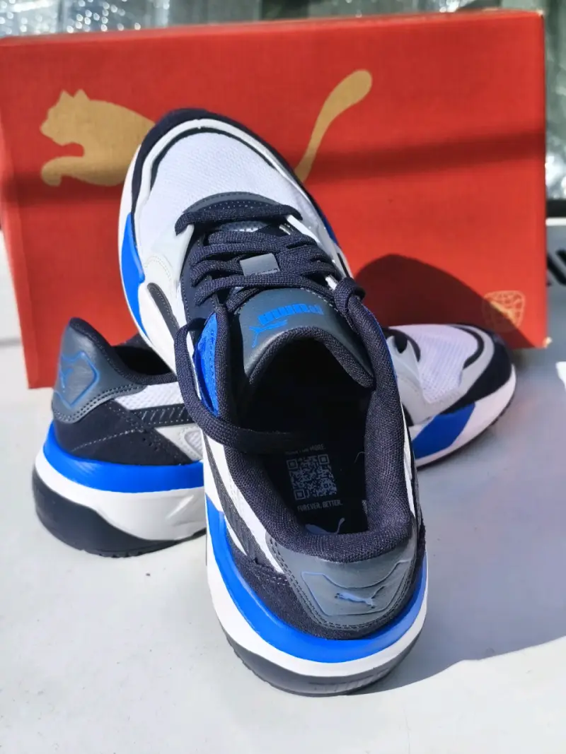 Zapatillas deportivas Puma blancas y azules - 5
