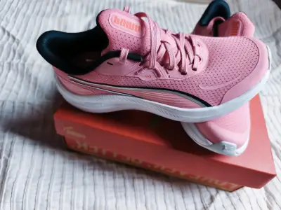 Zapatillas deportivas rosas Puma para mujer - miniatura 1