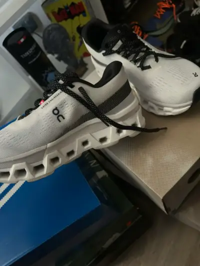 Zapatillas On Cloudmonster 2 blancas - miniatura 5