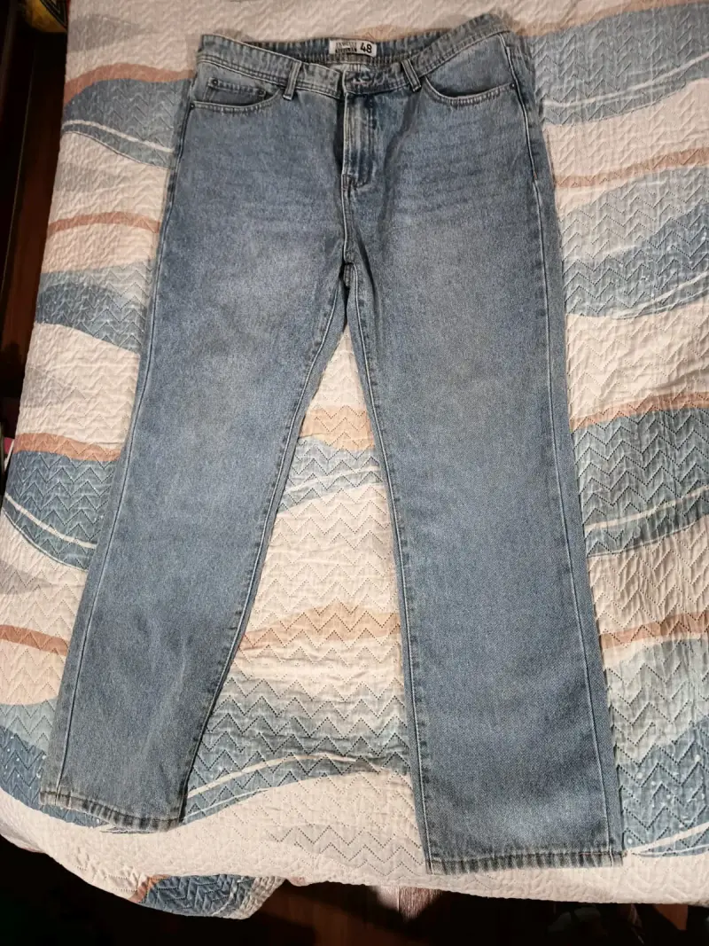 Jeans clásicos azul claro talla 48