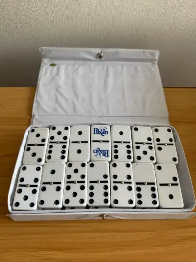 Juego de dominó clásico con estuche Polar Pilsen - miniatura 1