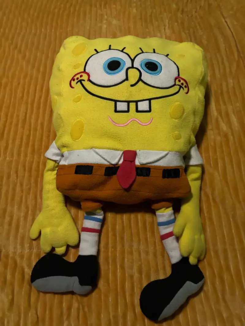 Peluche de Bob Esponja suave y colorido - 1