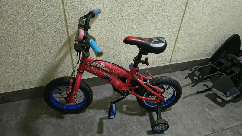 Bicicleta infantil Spider-Man con rueditas