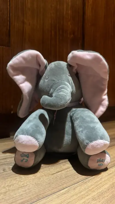 Peluche elefante interactivo gris y rosado - miniatura 1
