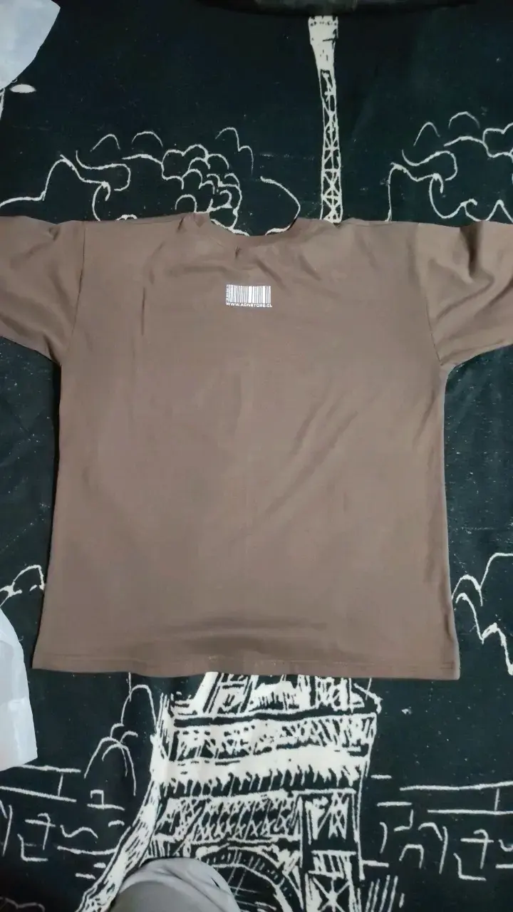 Polera marrón con diseño de calavera de ADN store - 2