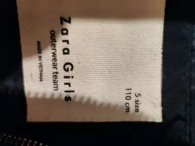 Chaqueta acolchada azul con capucha - miniatura 3
